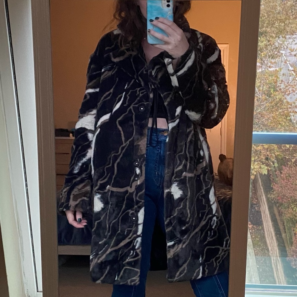 Tall Alloy Apparel Faux fur coat S/M - Picture 5 of 13